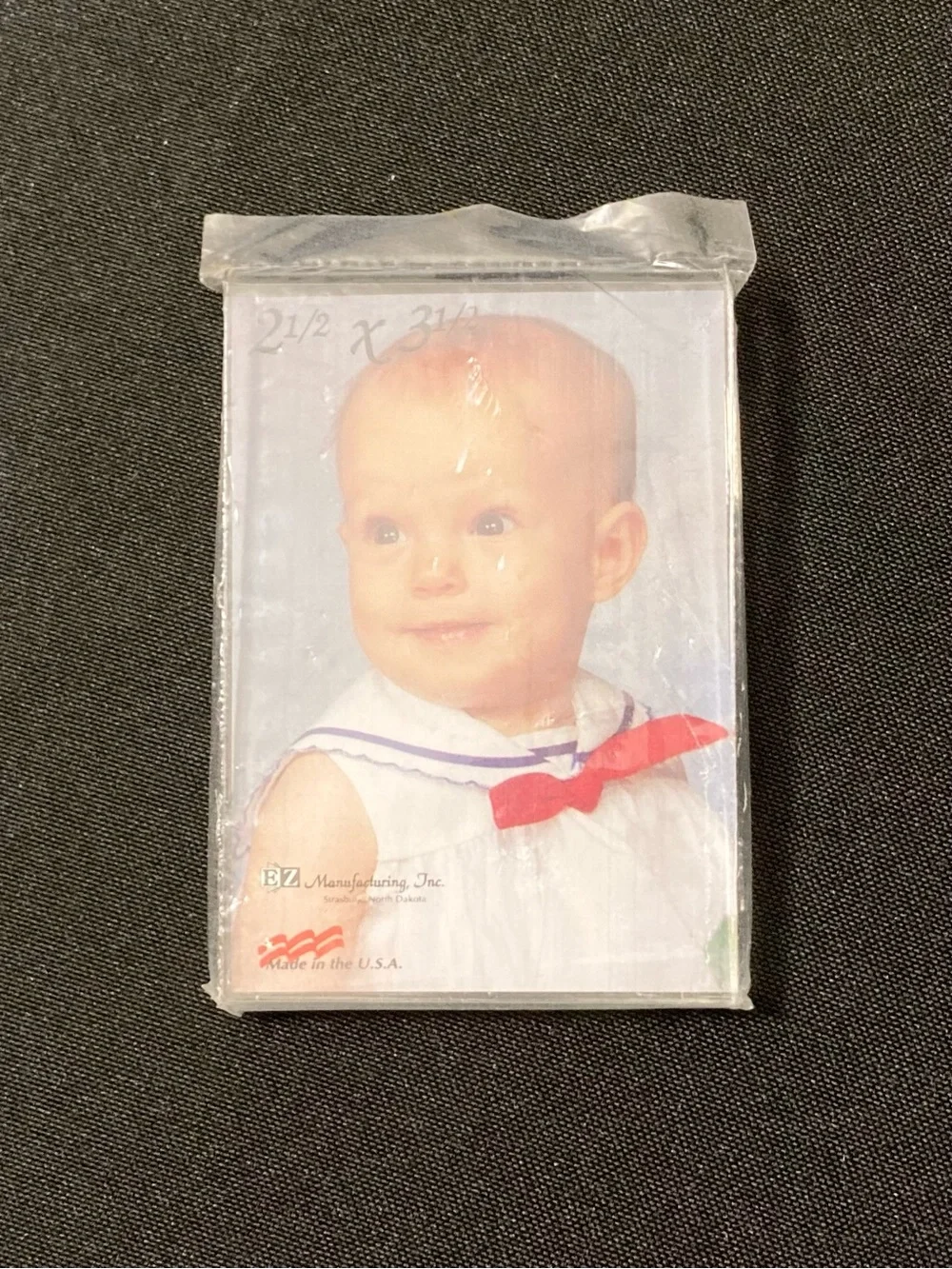 ⭐️ Vintage Transparent Plastic 2.5” x 3.5”  Magnet Picture Frame